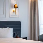 Hotel Sky Airport 4*