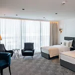 Hotel Sky Airport 4*