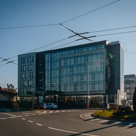 Hotel Sky Airport 4*