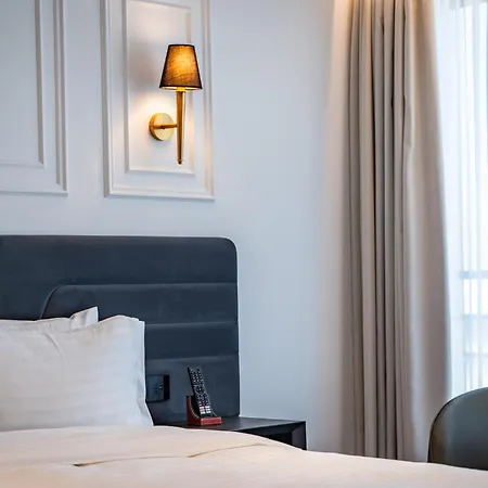 Hotel Sky Airport 4*