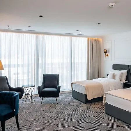 Hotel Sky Airport 4*