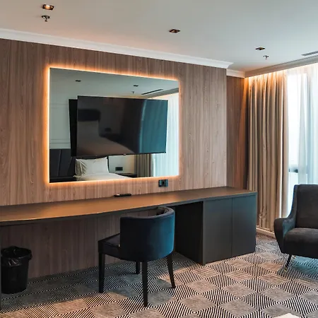 Hotel Sky Airport 4*