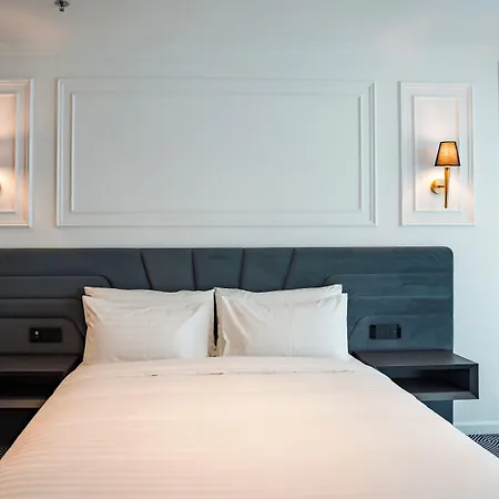 Hotel Sky Airport 4*