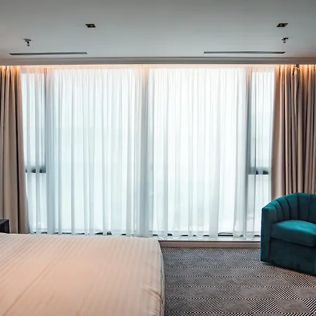Hotel Sky Airport 4*