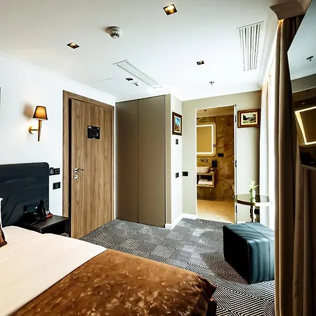 Sky Airport Hotel 4*