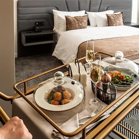 Hotel Sky Airport 4*