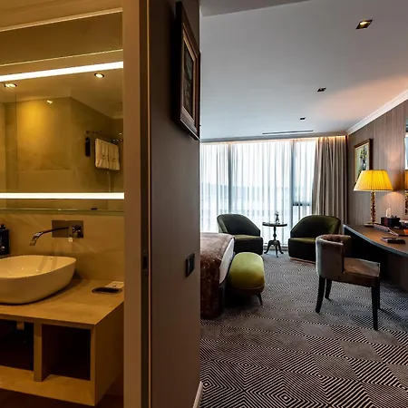 Hotel Sky Airport 4*