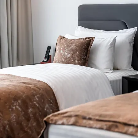 Hotel Sky Airport 4*