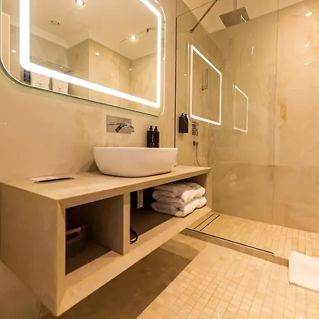 Sky Airport Hotel 4*