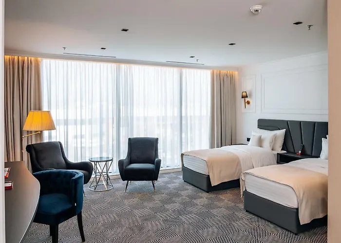 Hotel Sky Airport 4*