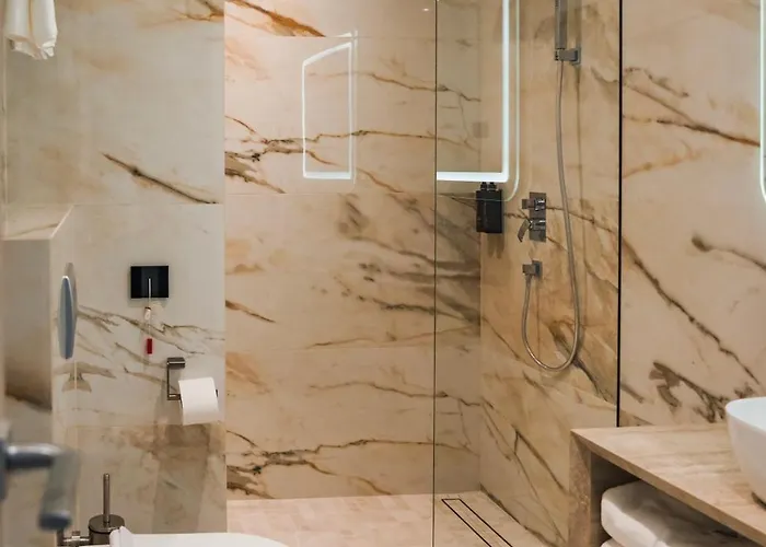 Готель Sky Airport 4*