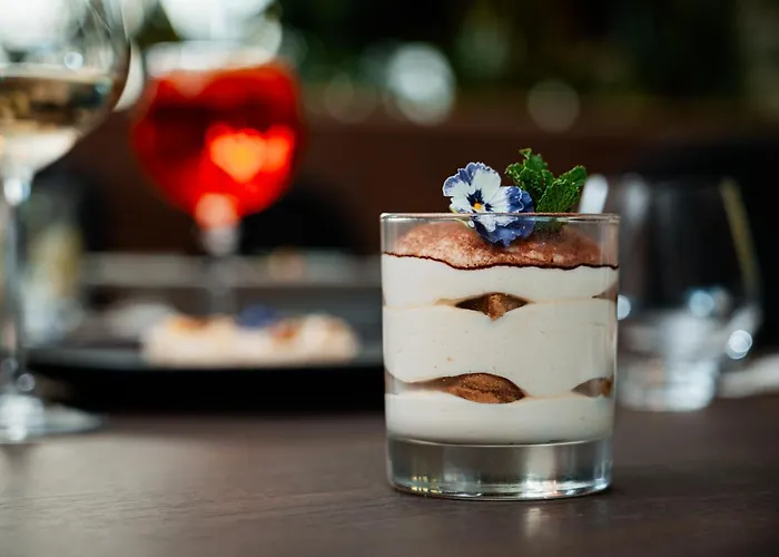 Готель Sky Airport 4*