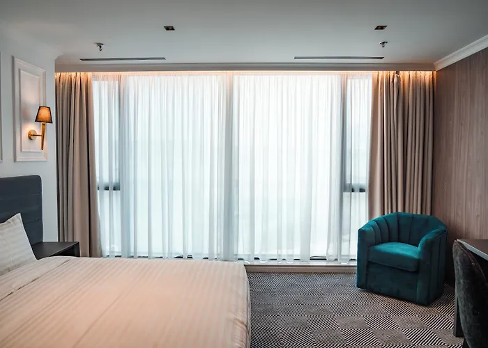 Hotel Sky Airport 4*